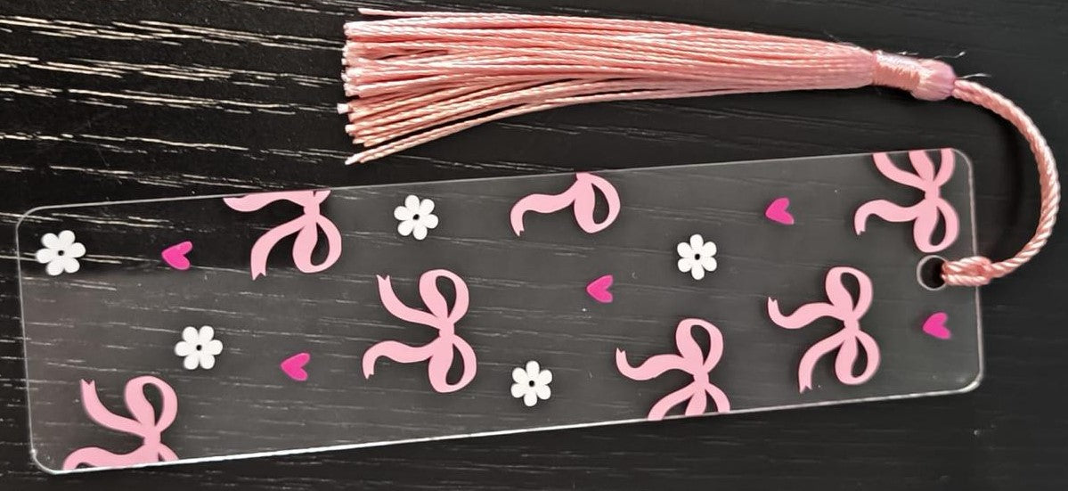 Marque-page acrylique – Nœuds roses & cœurs