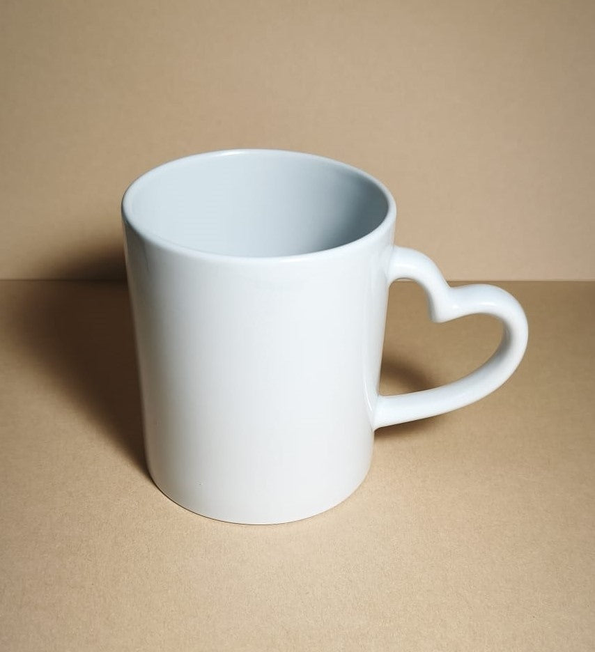 Mug anse cœur personnalisable – Design libre – 330ml